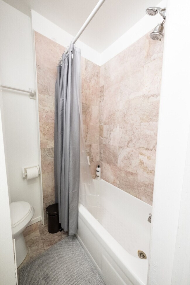 Foto del edificio - 317 E 75th St