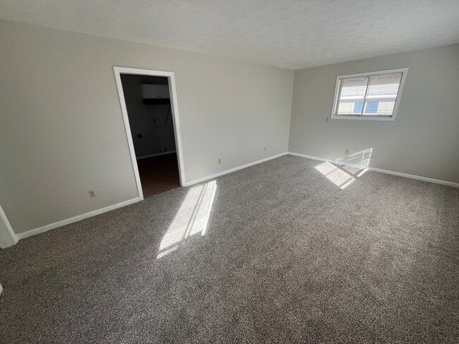 Building Photo - 4866 Teal Ave