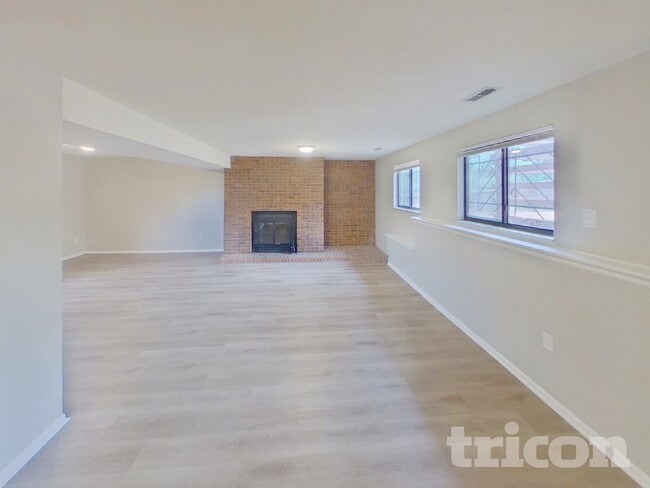 Foto del edificio - 5518 Wilkerson Pass Dr