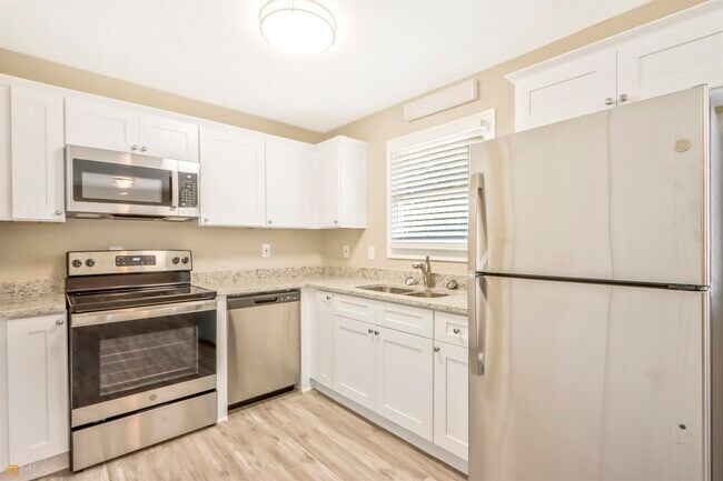 Foto del edificio - 116 Mann Blvd