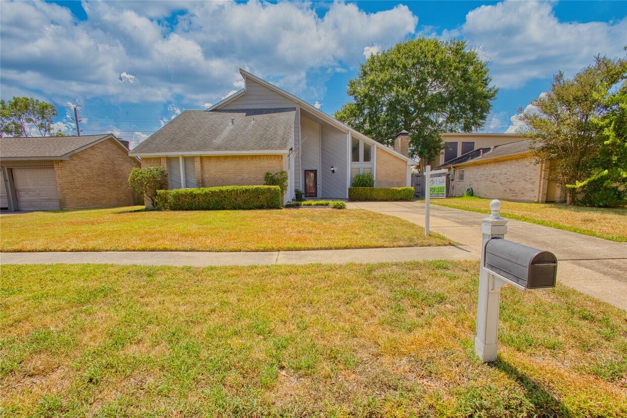 Primary Photo - 1522 Park Meadow Dr