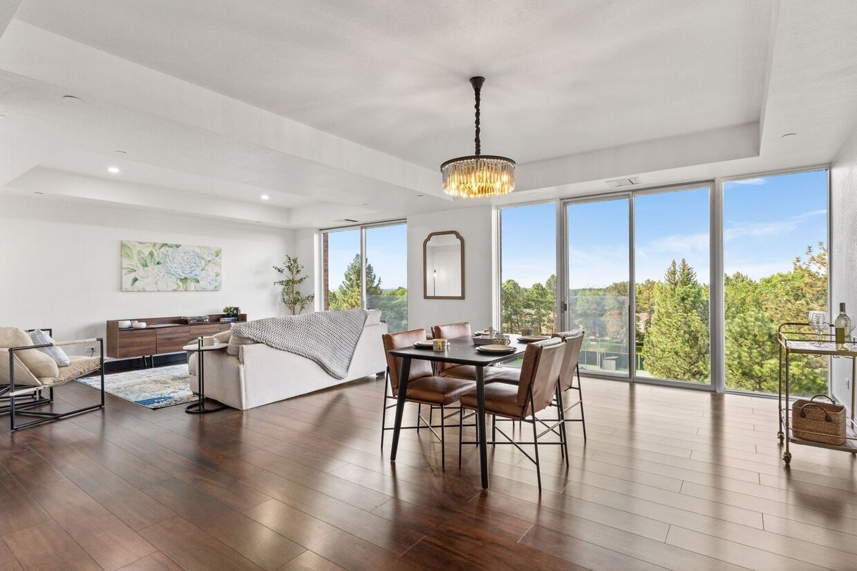 Remodeled 2BD, 2BA Englewood Condo with Mo... - Remodeled 2BD, 2BA Englewood Condo with Mo...