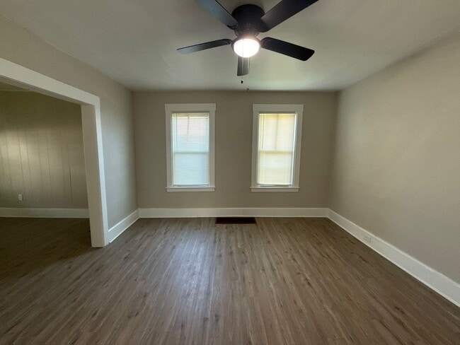 Foto del edificio - This beautifully updated 3-bedroom, 1-bath single-family home is ready for move-in!