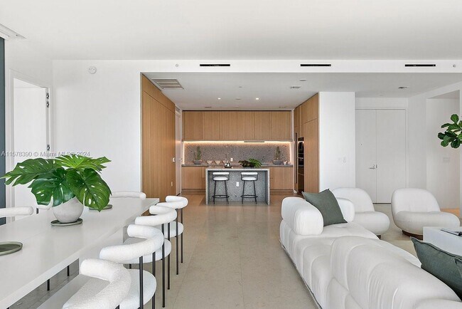 Foto del edificio - 8701 Collins Ave