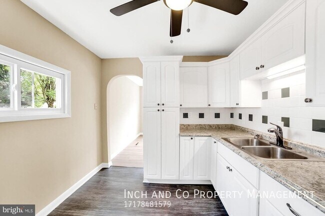 Foto del edificio - 4-bedroom single family home in Edgemont.