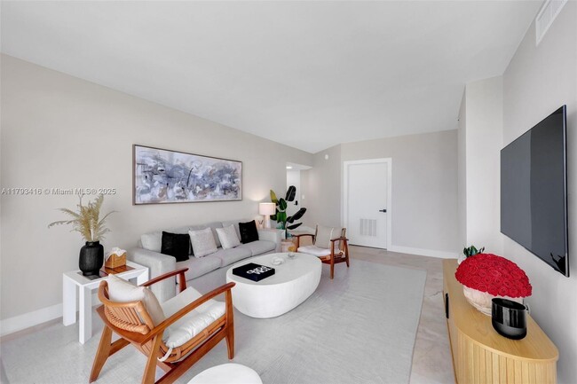 Foto del edificio - 6365 Collins Ave