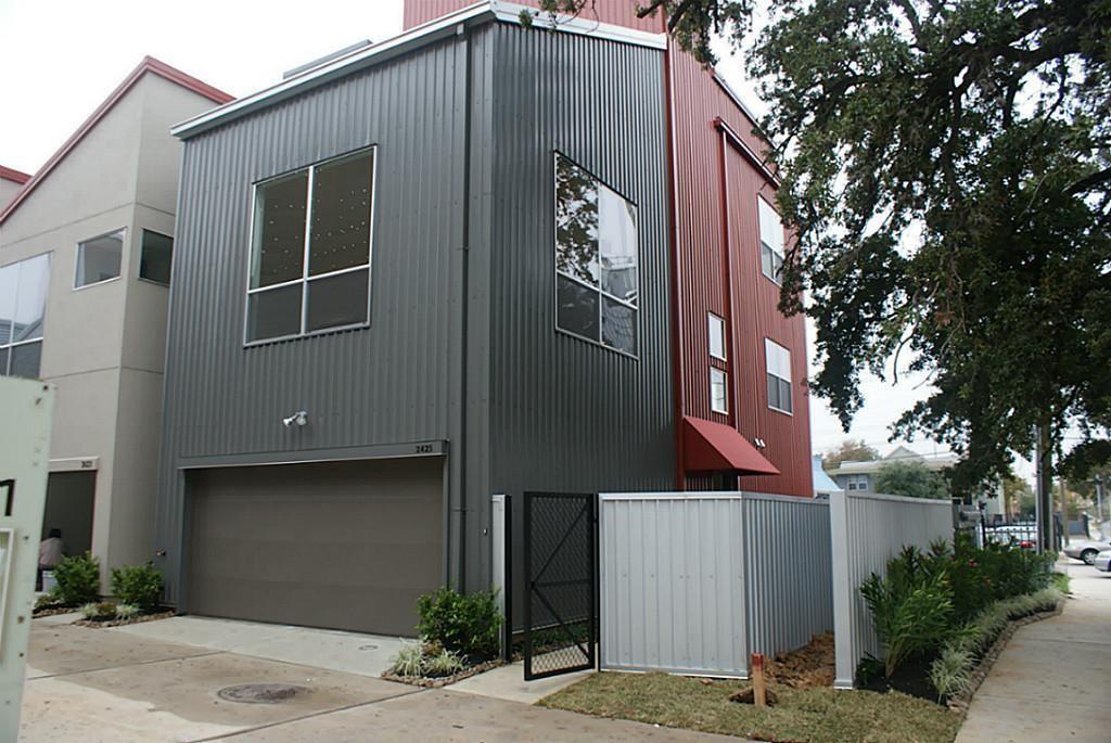 Primary Photo - 2425 Wentworth St