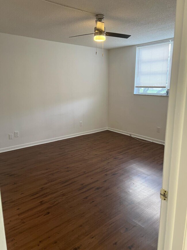 Foto del edificio - 5980 NW 64th Ave