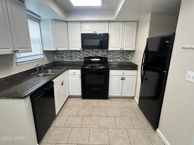 Foto del edificio - 3914 E 11th St