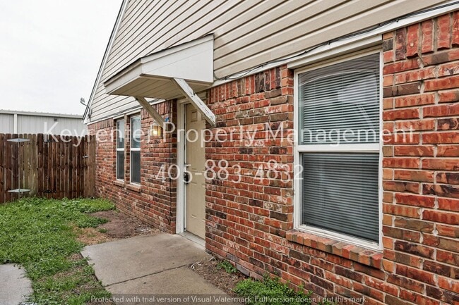 Building Photo - Cute 3BD/2BTH Duplex in Central East Norman!