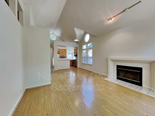 Building Photo - 2414 Albany Ave