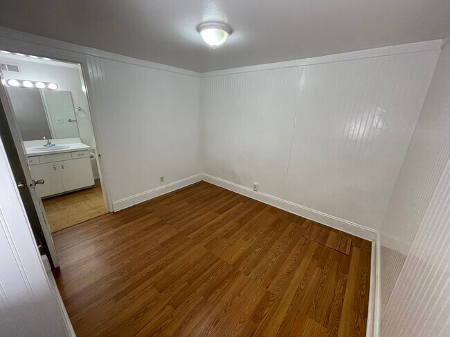 Foto del edificio - 31494 West St