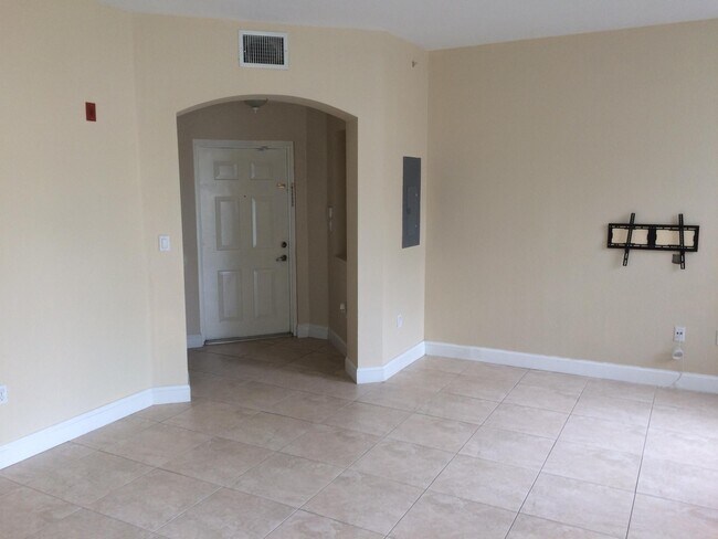 Foto del edificio - 8906 W Flagler St