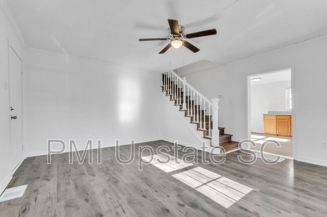 Building Photo - 109 S 7th St