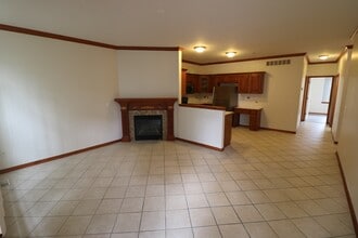 Building Photo - 14495 Vauxhall Dr