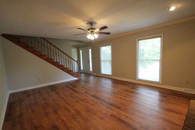 Foto del edificio - Exclusively Offered By Muse Realty Rentals...