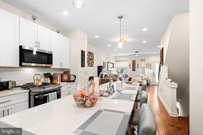 Building Photo - 1638 N 5th St