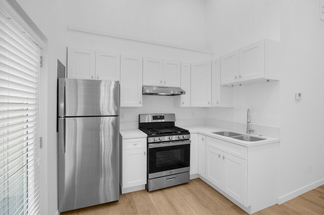 Building Photo - 308 N Catalina Ave