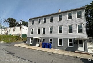 Building Photo - 218 Water St