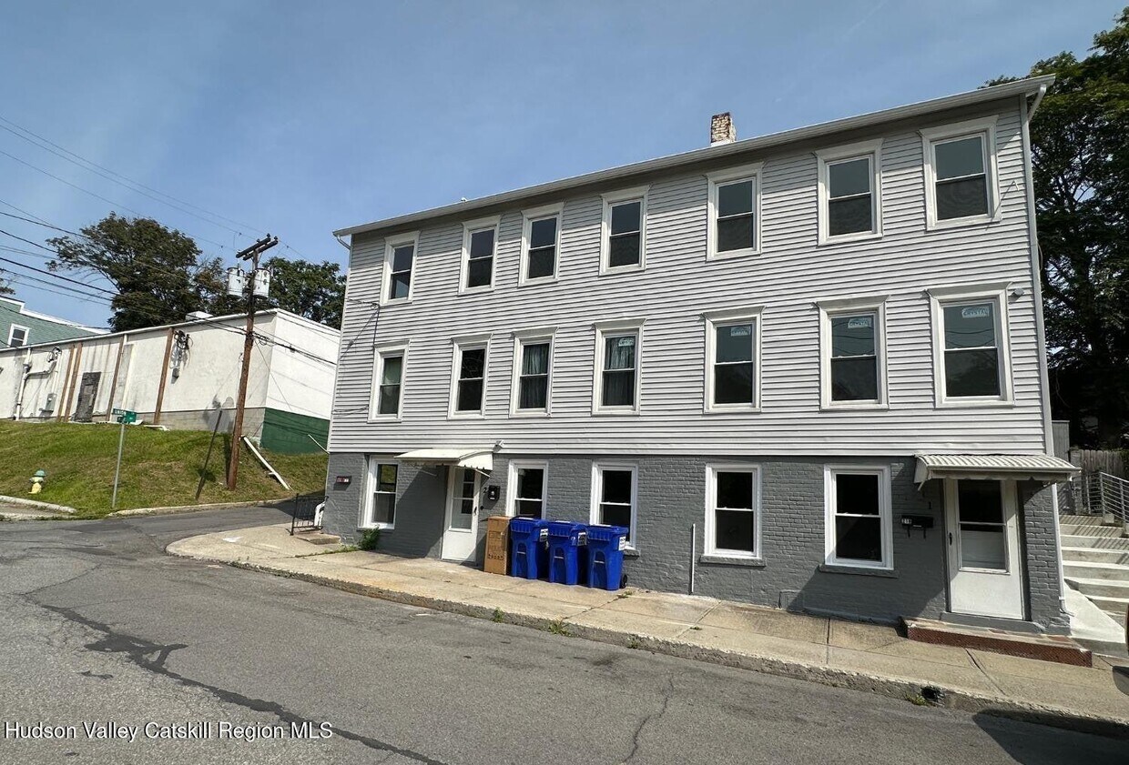 Primary Photo - 218 Water St