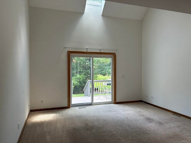 Foto del edificio - 107 Glengarry Dr