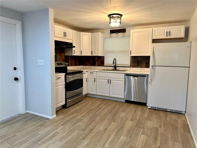 Building Photo - 4010 S Lockwood Ridge Rd