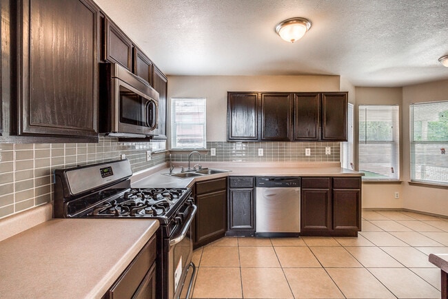 Building Photo - A Stunning 3-bedroom, 2.5-bathroom on the East Side of EL Paso TX