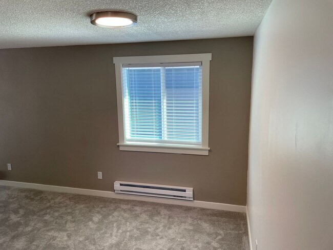 Foto del edificio - Brand new remodel - top floor 2 bedroom wi...