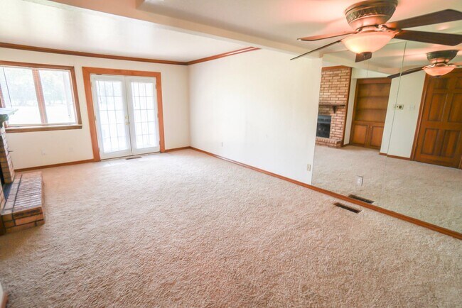 Building Photo - Townhome on the Golf Course!