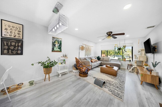 Foto del edificio - 11477 NW 39th Ct