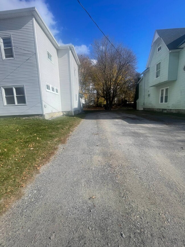Building Photo - 206 S Melcher St