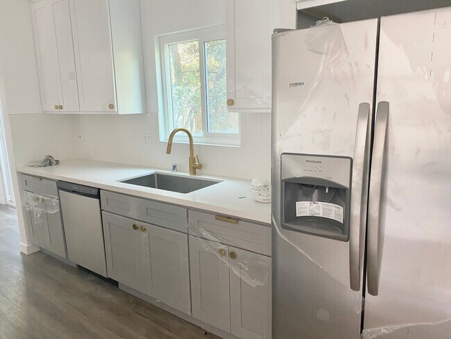 Foto del edificio - 3625 McLaughlin Ave