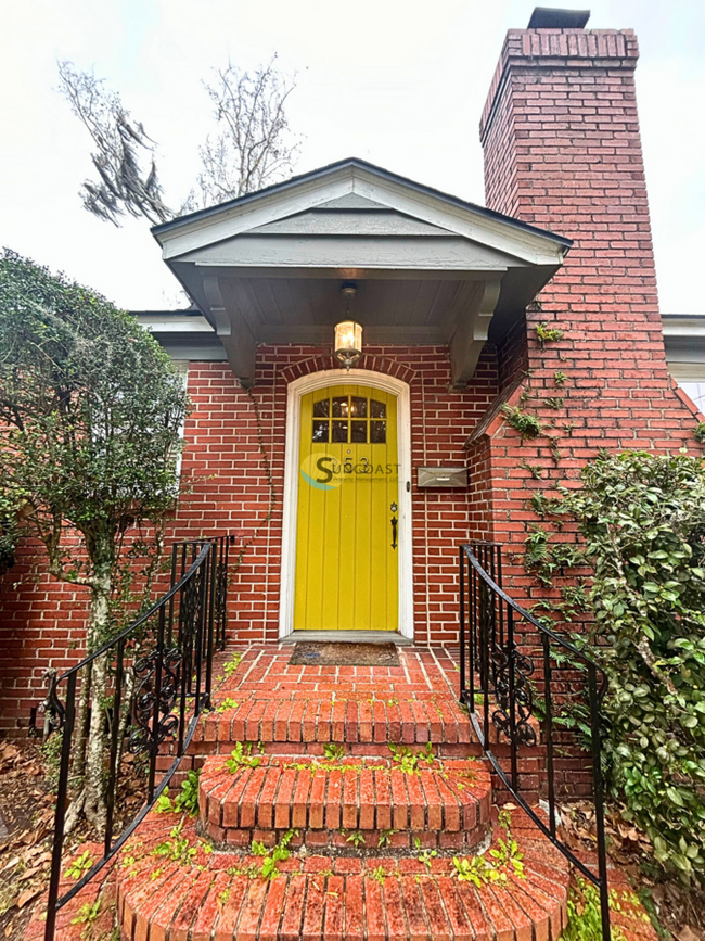 Building Photo - STUNNING 1940s All-Brick Home with Modern ...