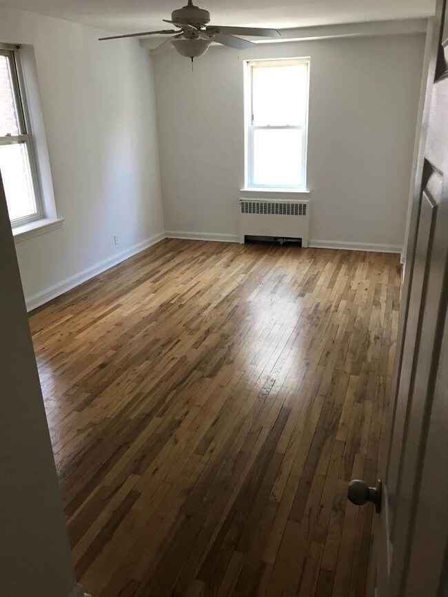 Building Photo - 2080 Barnes Ave