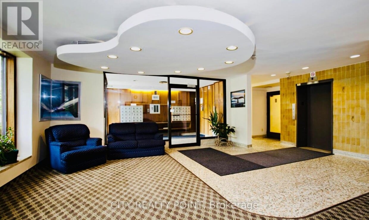 Photo principale - 2-512 Grandstand Pl
