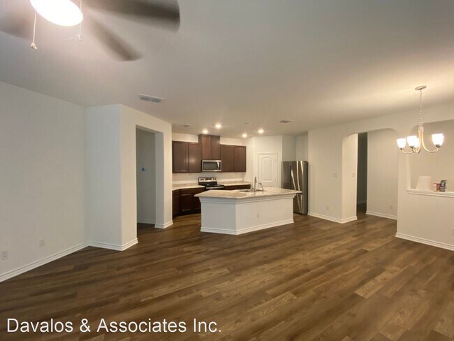 Foto del edificio - 3 br, 5 bath House - 11335 Camassia