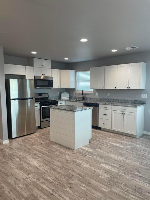 Building Photo - 14507 Periwinkle Dr