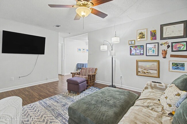 Foto del edificio - 883 Rustwood Dr