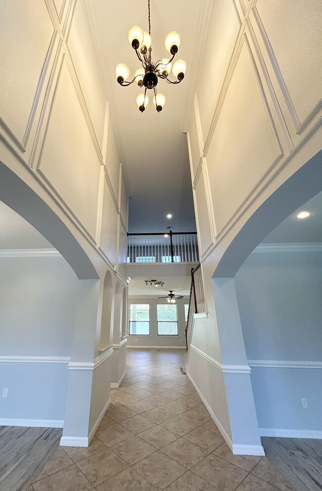 Building Photo - Luxurious 6/5 Executive Home with a Loft A...