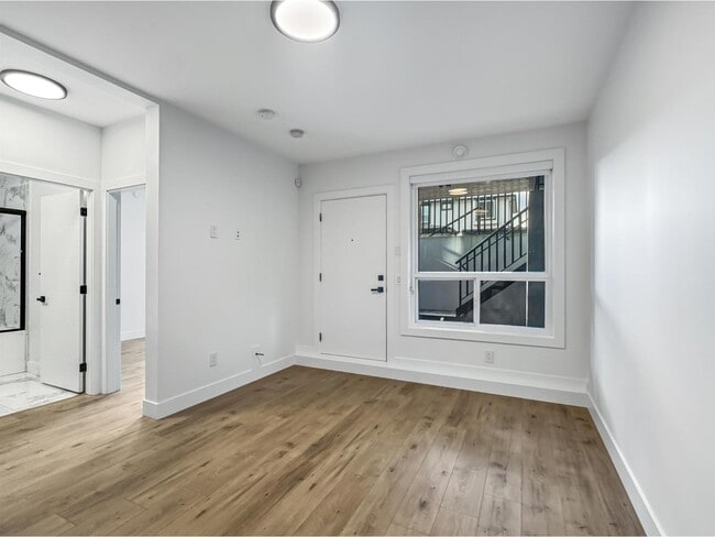 Photo du bâtiment - Bsmt 1695 167TH STREET