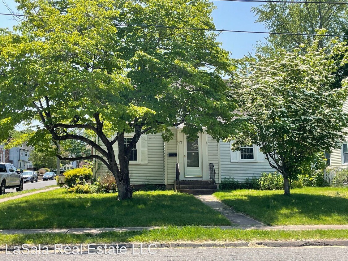 4 br, 2 bath House 28 Durkin St House Rental in Manchester, CT