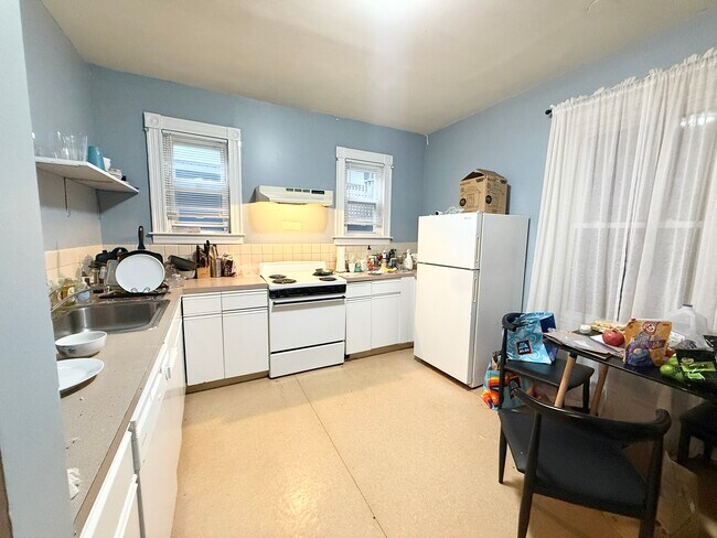 Building Photo - 99 Calumet St