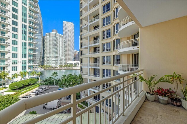 Building Photo - 888 Brickell Key Dr