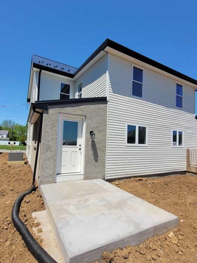 Foto del edificio - Newly renovated 3 bedroom Townhome - Gordonville