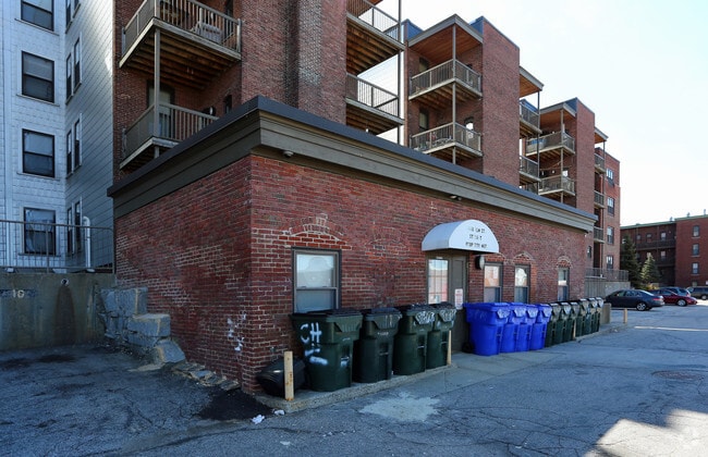 Building Photo - Elm Street Apartments