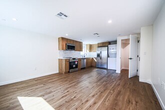 Building Photo - 2129 Aaron St