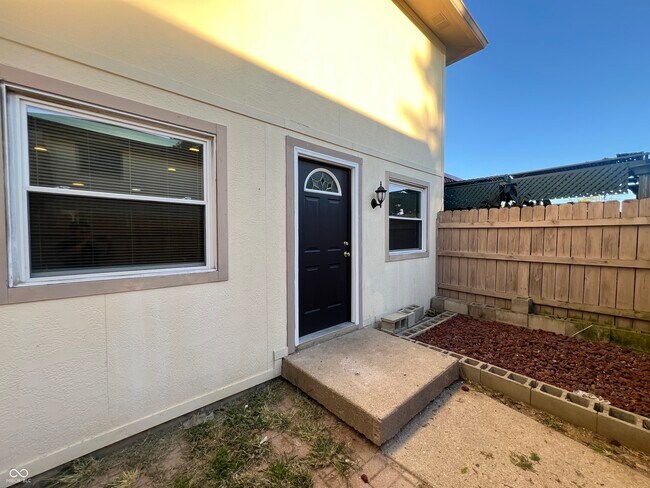 Foto del edificio - 8392 Punto Alto Dr