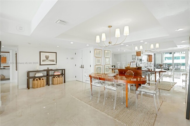 Foto del edificio - 3 Grove Isle Dr