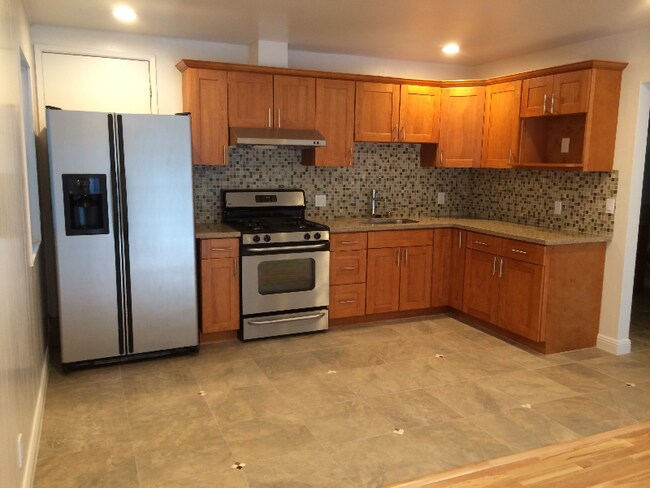 Foto del edificio - 242 Dennis Dr