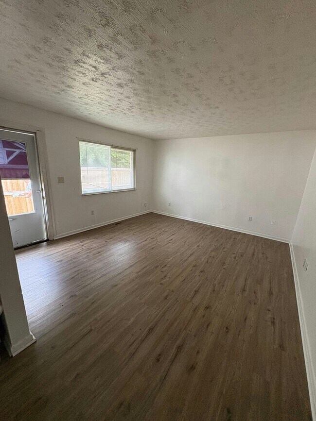 Foto del edificio - 56 Fernwood Ave